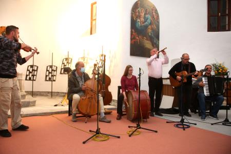 Podpis namere za digitalizacijo arhiva ljudskih pesmi Notranjske 50 FOTO LJUBO VUKELIČ